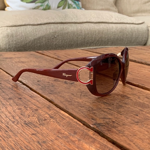 FERRAGAMO Gancini Sunglasses NIB Burgundy Gold - Picture 10 of 16